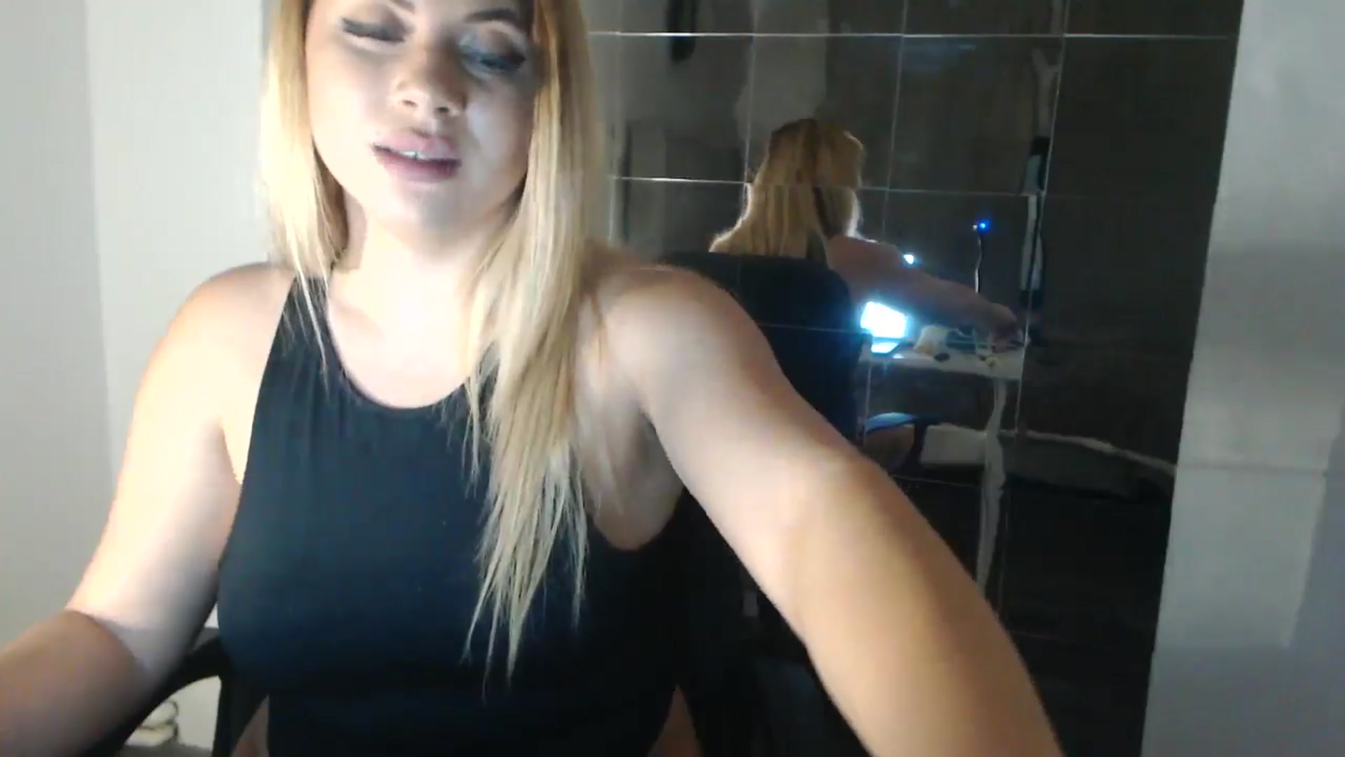 Gallery image thumbnail from SweetSmileXx's myfreecams stream on, 11/01/2024, 21:34 image 12 of 20
