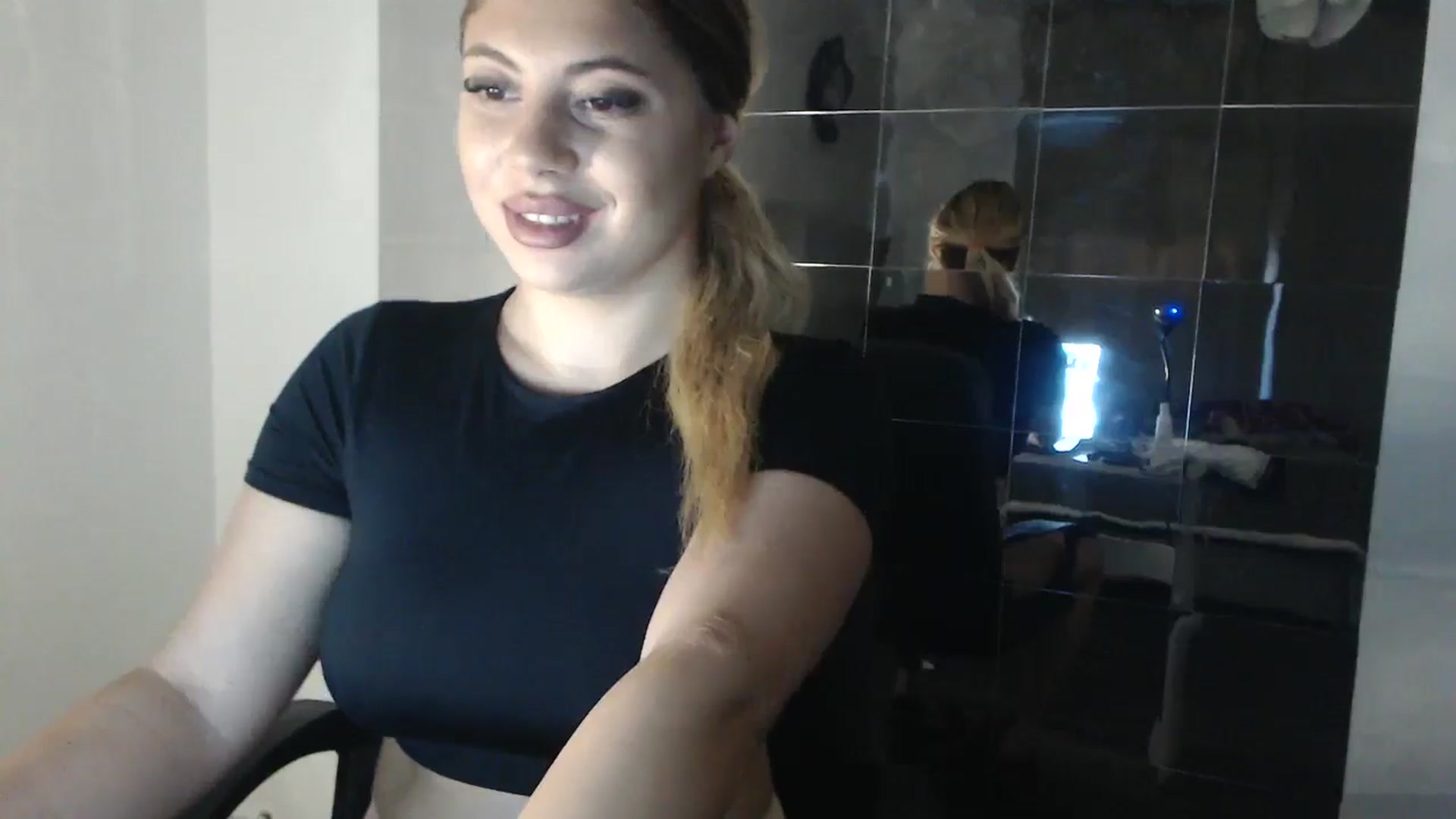 Gallery image thumbnail from SweetSmileXx's myfreecams stream on, 11/02/2024, 14:17 image 17 of 20