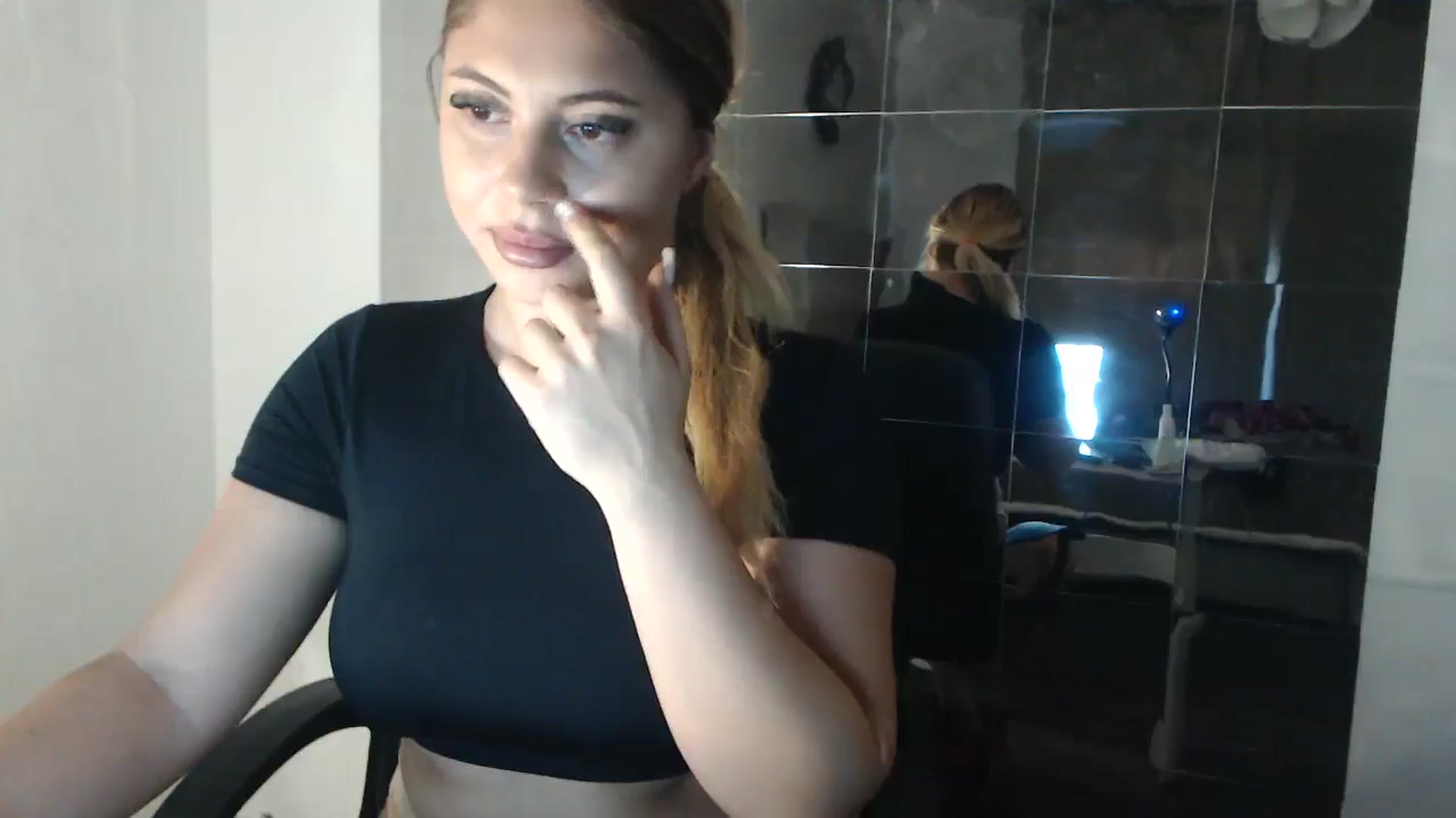 Gallery image thumbnail from SweetSmileXx's myfreecams stream on, 11/02/2024, 14:17 image 4 of 20