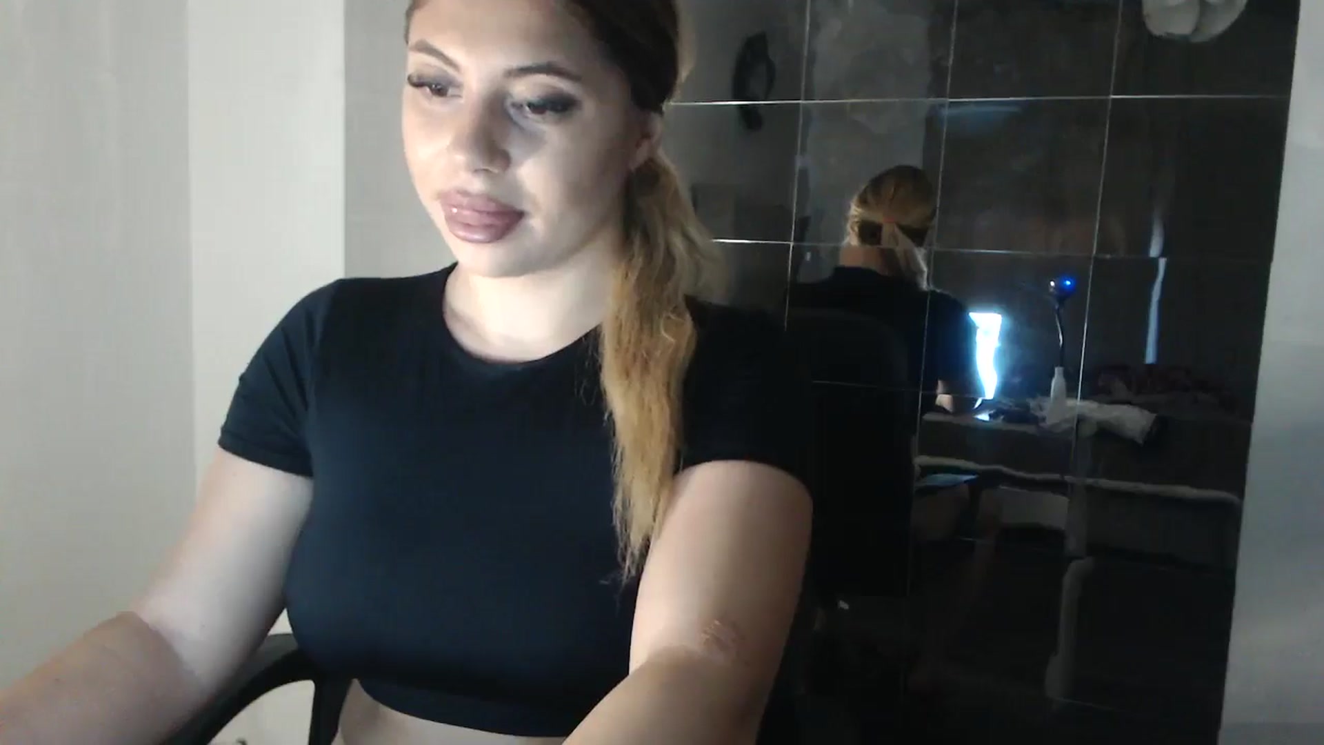 Gallery image thumbnail from SweetSmileXx's myfreecams stream on, 11/02/2024, 14:17 image 16 of 20