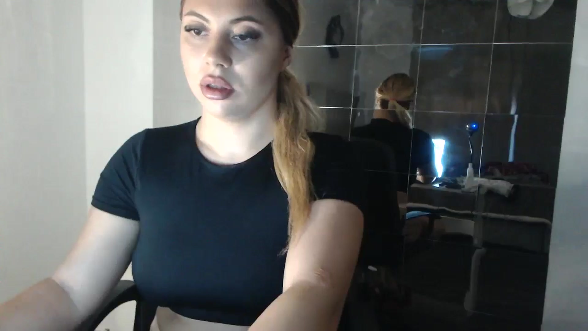 Gallery image thumbnail from SweetSmileXx's myfreecams stream on, 11/02/2024, 14:17 image 12 of 20