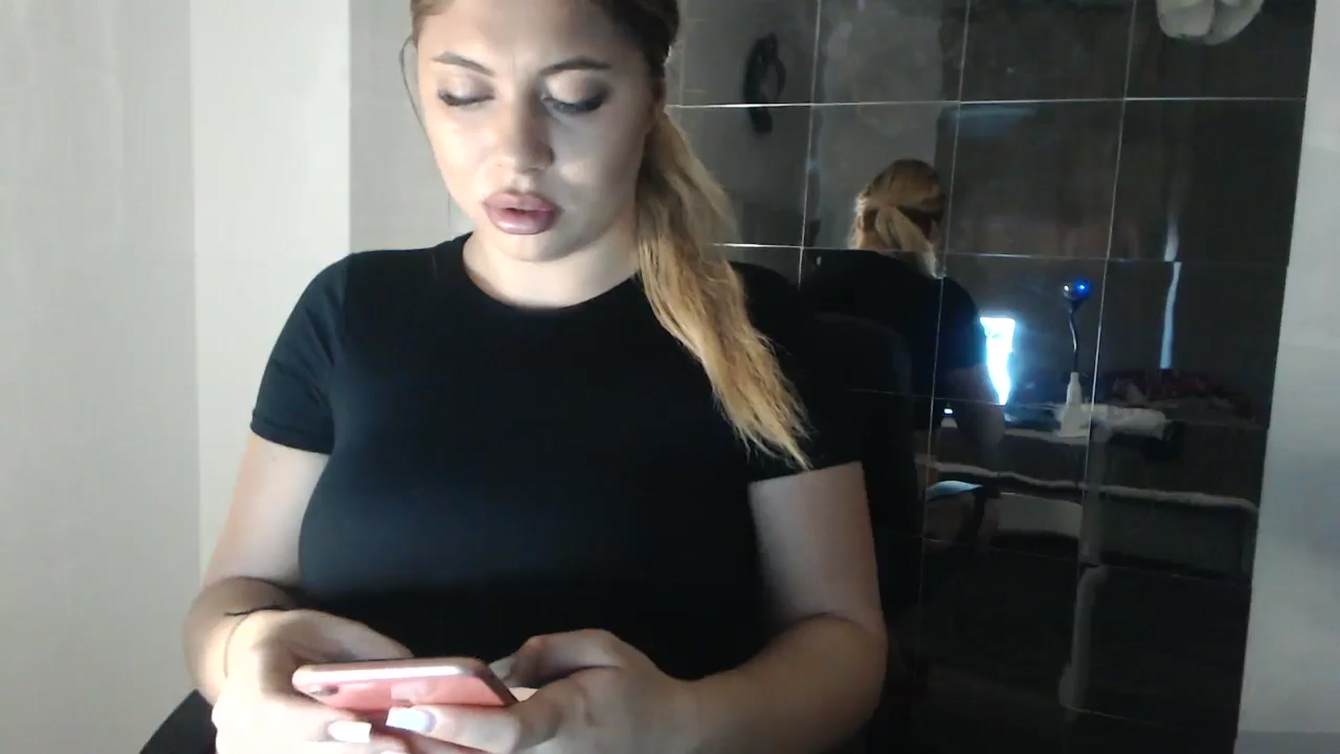 Gallery image thumbnail from SweetSmileXx's myfreecams stream on, 11/02/2024, 14:17 image 5 of 20