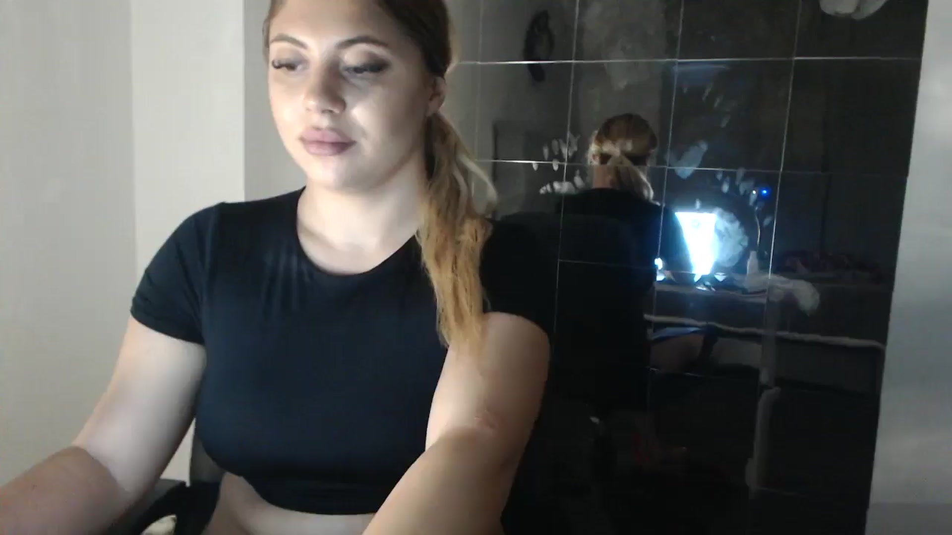 Gallery image thumbnail from SweetSmileXx's myfreecams stream on, 11/02/2024, 16:33 image 6 of 20