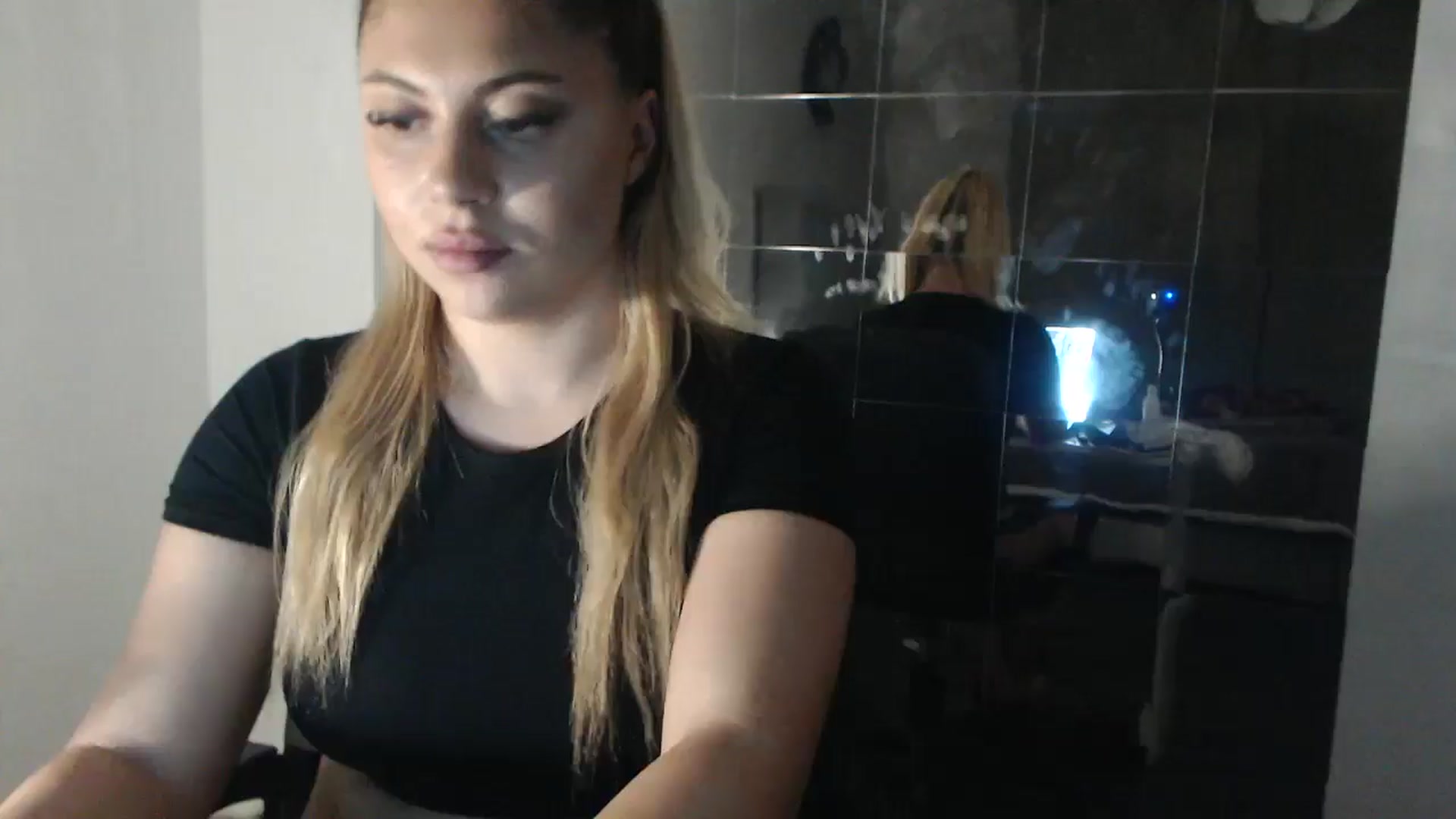 Gallery image thumbnail from SweetSmileXx's myfreecams stream on, 11/02/2024, 16:33 image 8 of 20