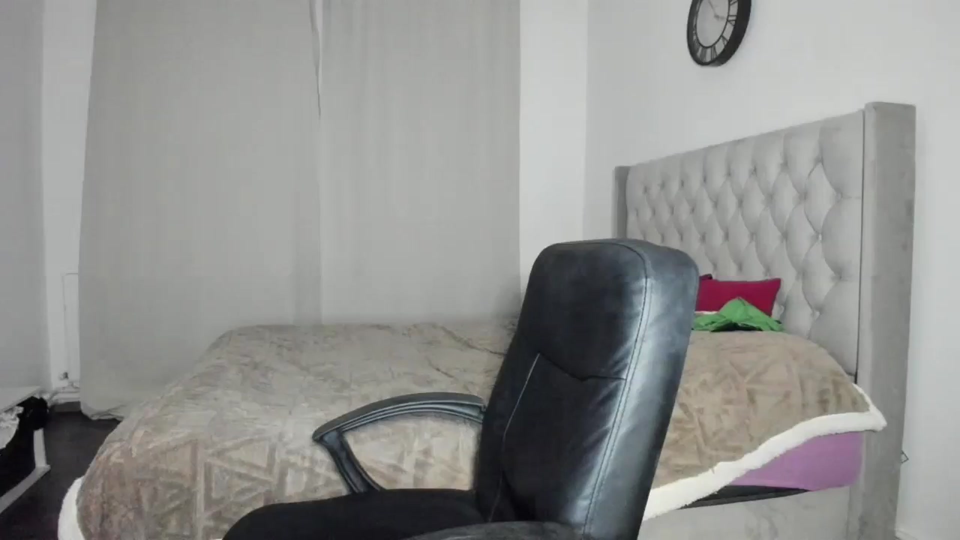 Gallery image thumbnail from SweetSmileXx's myfreecams stream on, 11/06/2024, 02:49 image 16 of 20