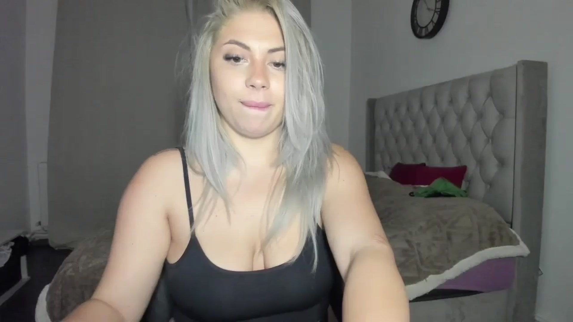 Gallery image thumbnail from SweetSmileXx's myfreecams stream on, 11/06/2024, 02:49 image 15 of 20