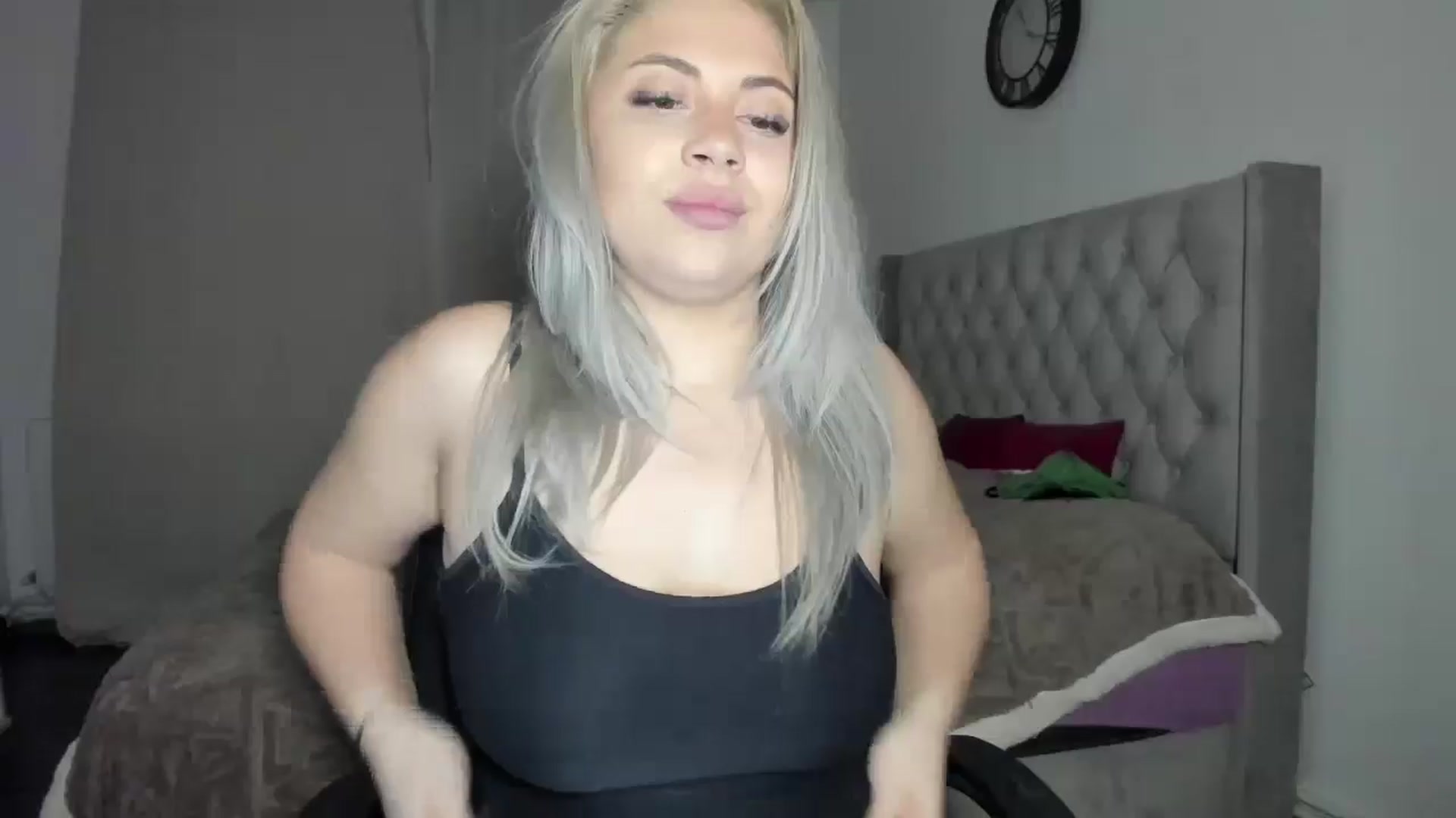 Gallery image thumbnail from SweetSmileXx's myfreecams stream on, 11/06/2024, 02:49 image 7 of 20
