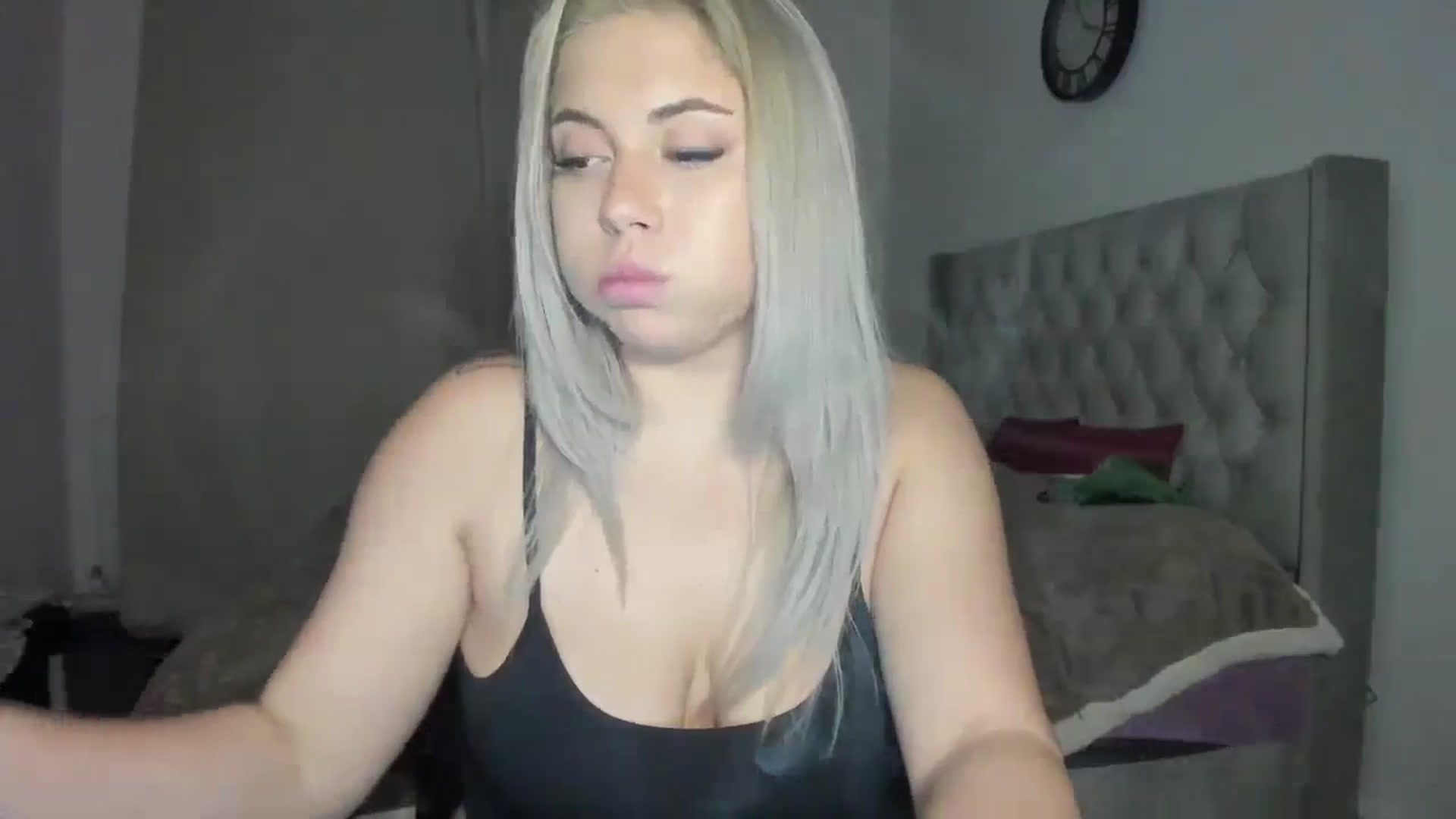 Gallery image thumbnail from SweetSmileXx's myfreecams stream on, 11/06/2024, 02:49 image 13 of 20