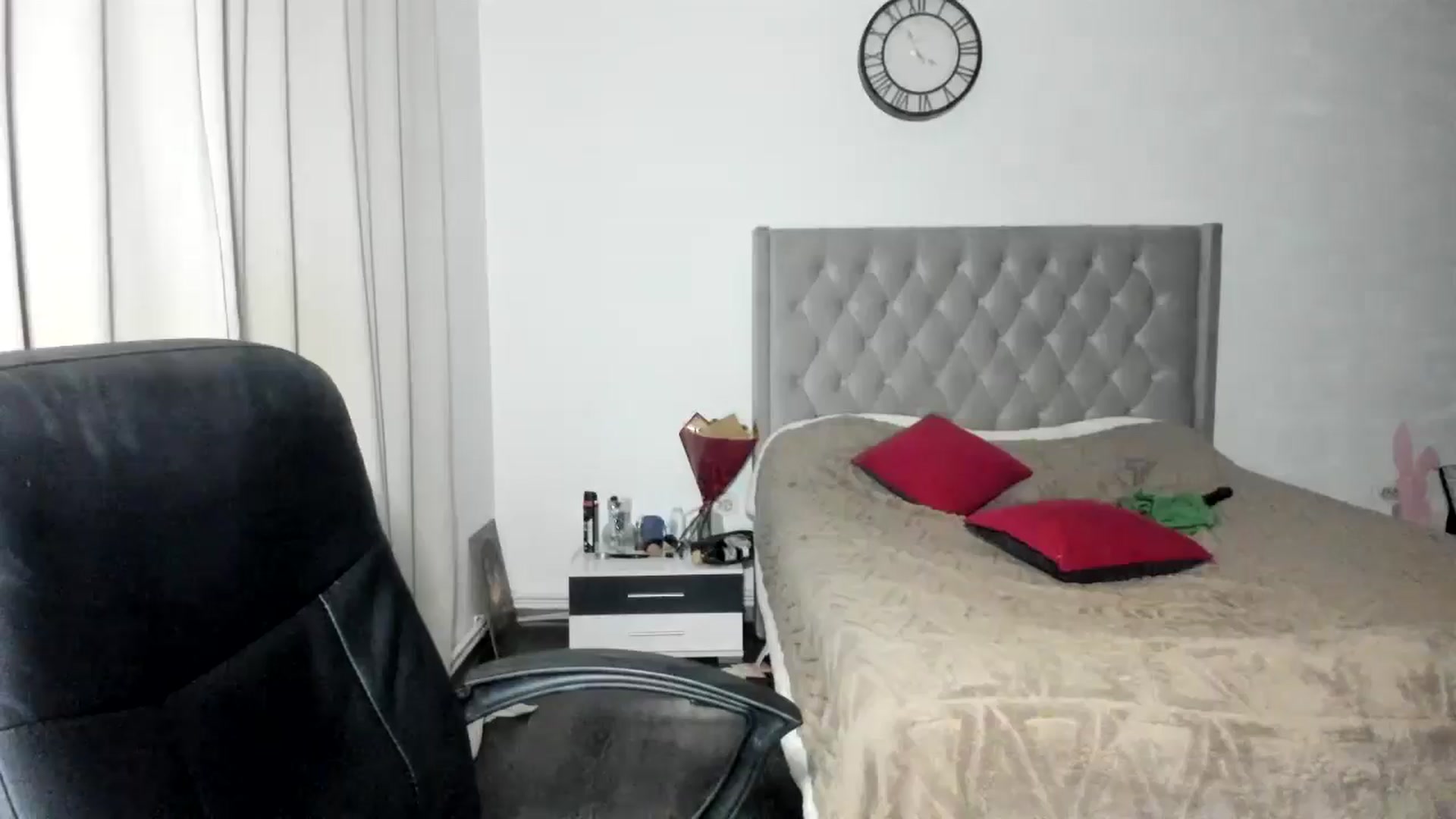 Gallery image thumbnail from SweetSmileXx's myfreecams stream on, 11/07/2024, 01:18 image 18 of 20