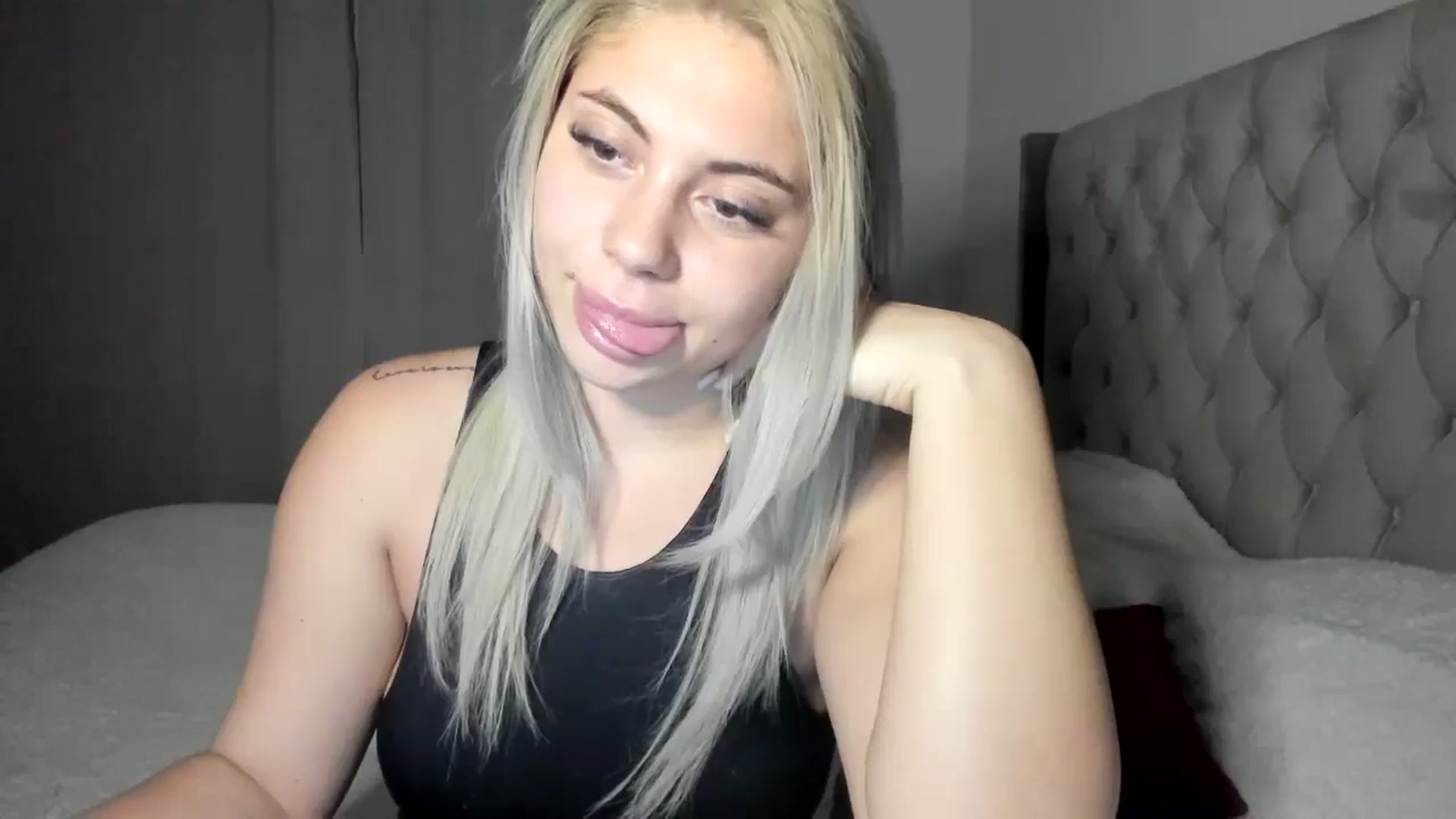 Gallery image thumbnail from SweetSmileXx's myfreecams stream on, 11/10/2024, 22:11 image 5 of 20