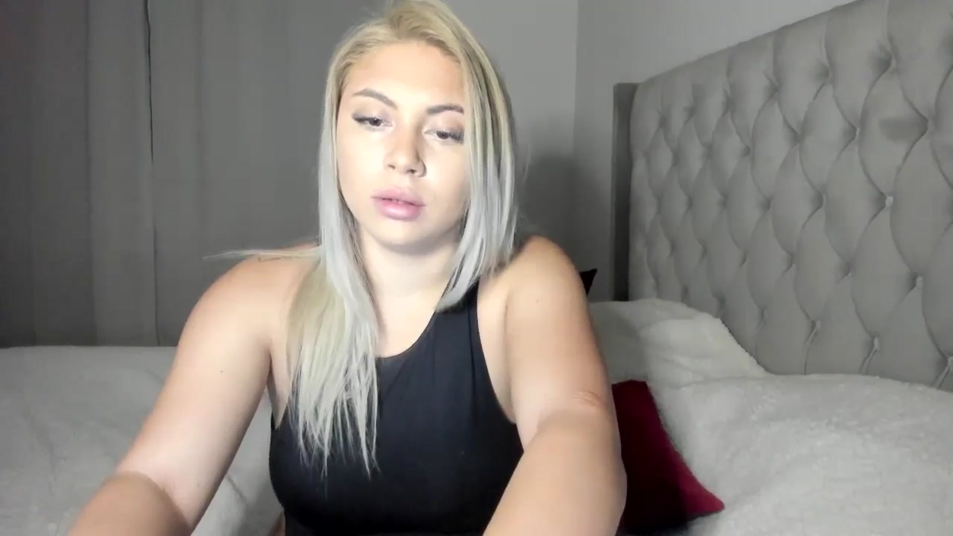 Gallery image thumbnail from SweetSmileXx's myfreecams stream on, 11/10/2024, 22:11 image 11 of 20