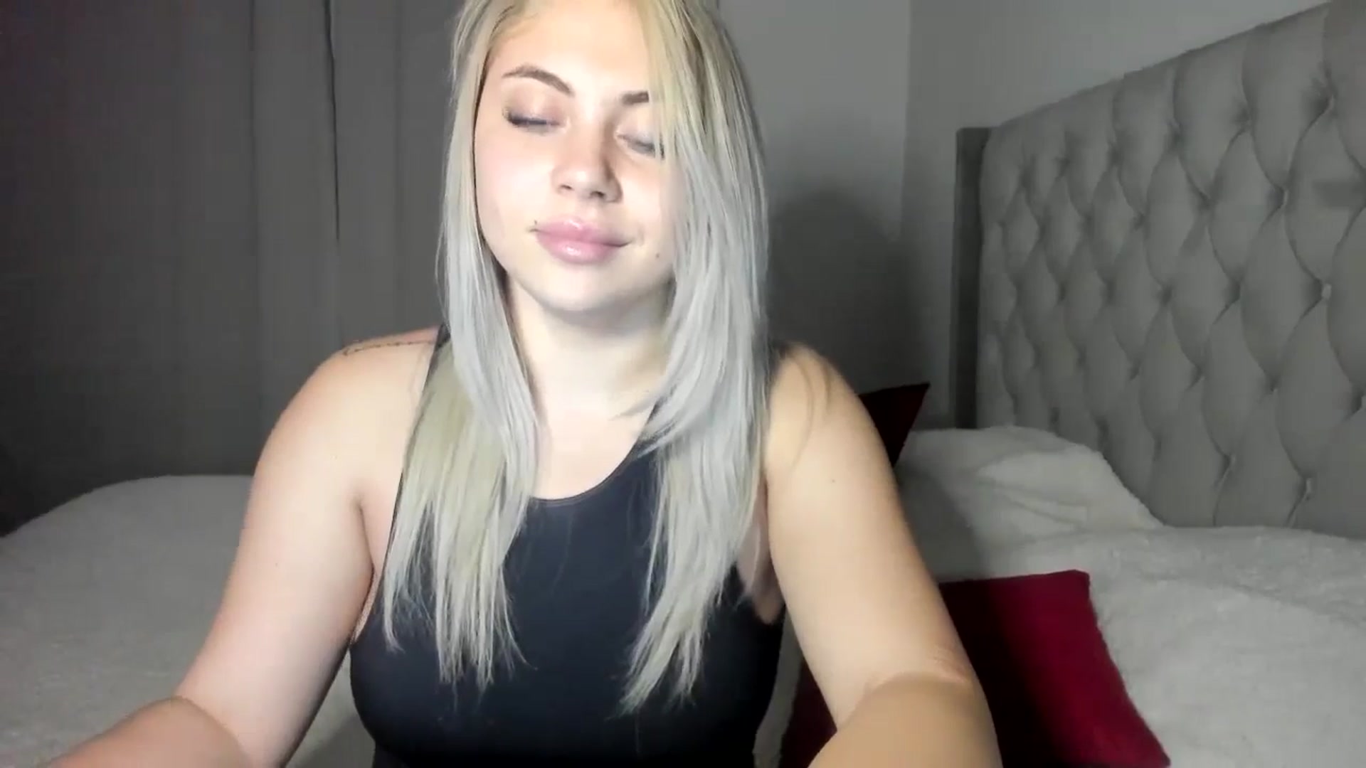 Gallery image thumbnail from SweetSmileXx's myfreecams stream on, 11/10/2024, 22:11 image 6 of 20
