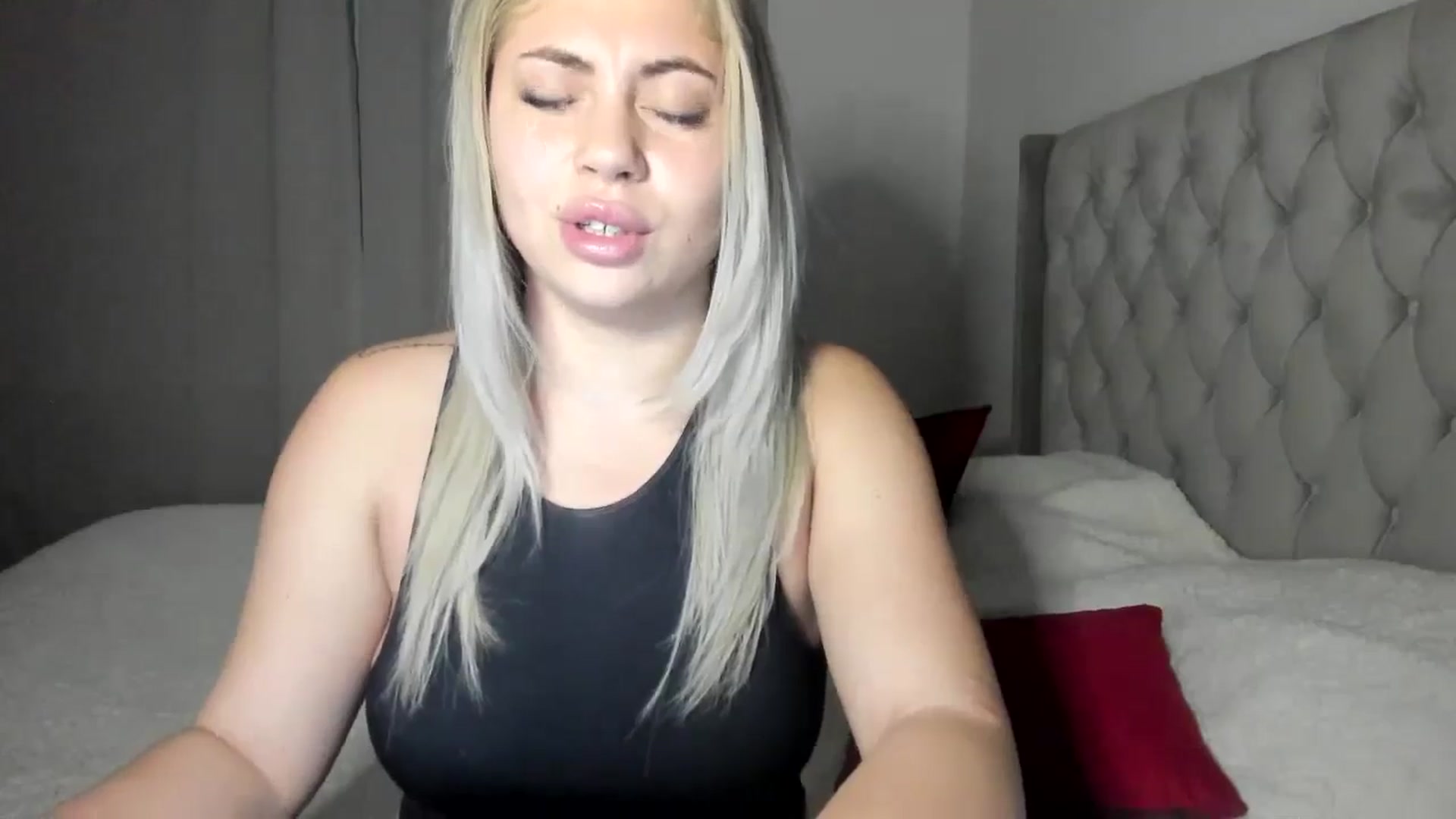 Gallery image thumbnail from SweetSmileXx's myfreecams stream on, 11/10/2024, 22:11 image 3 of 20
