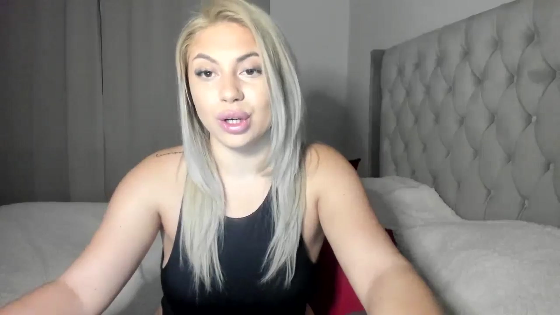 Gallery image thumbnail from SweetSmileXx's myfreecams stream on, 11/10/2024, 22:11 image 13 of 20