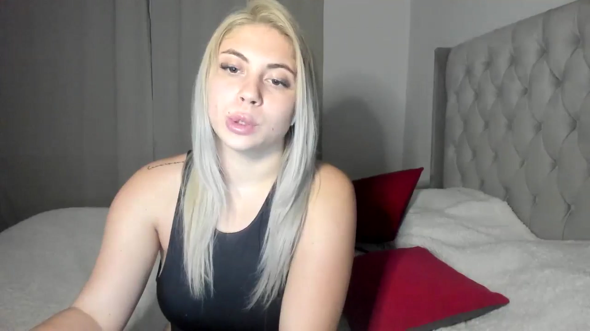 Gallery image thumbnail from SweetSmileXx's myfreecams stream on, 11/10/2024, 22:11 image 9 of 20