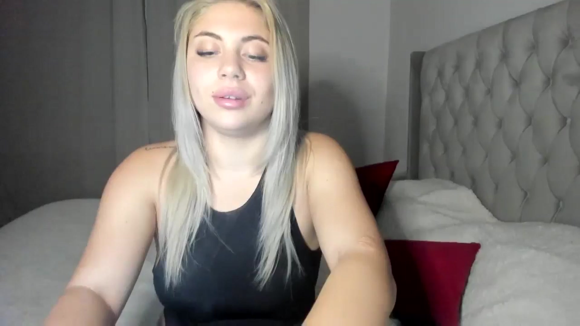 Gallery image thumbnail from SweetSmileXx's myfreecams stream on, 11/10/2024, 22:11 image 8 of 20