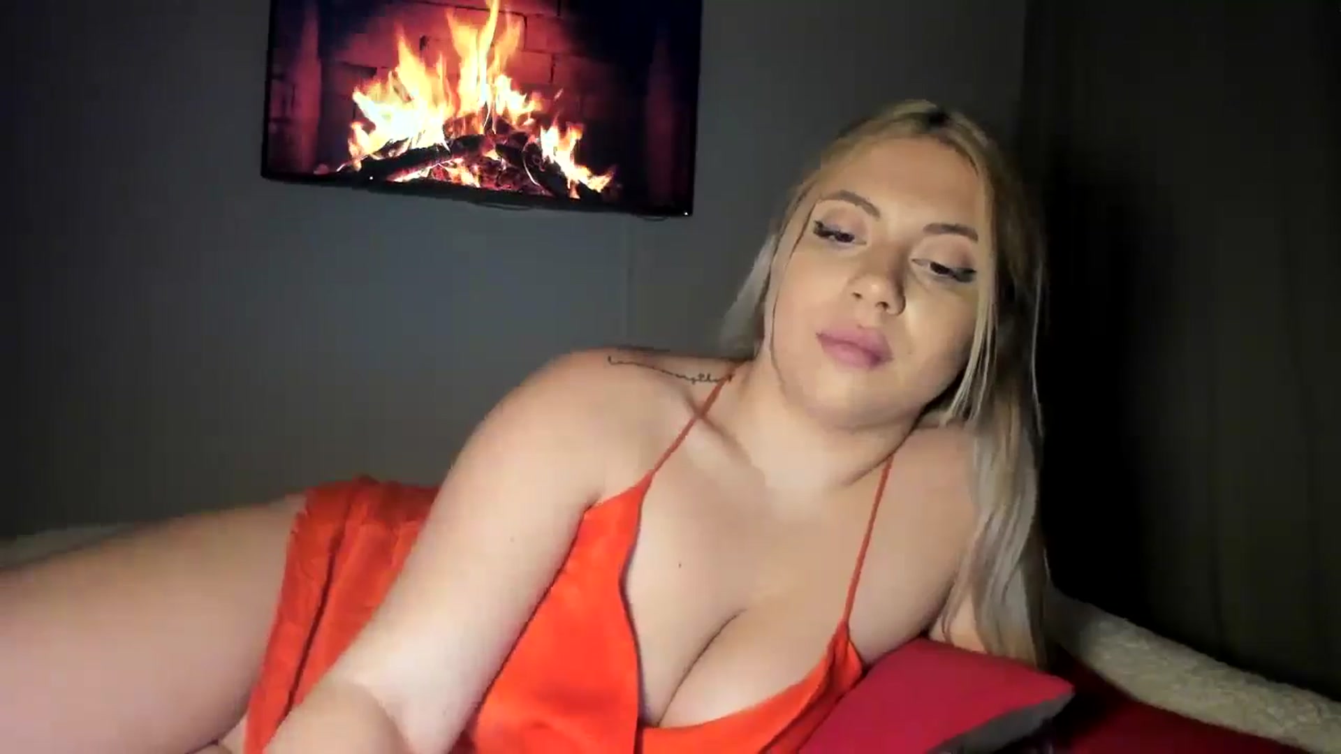 Gallery image thumbnail from SweetSmileXx's myfreecams stream on, 11/19/2024, 22:04 image 12 of 20