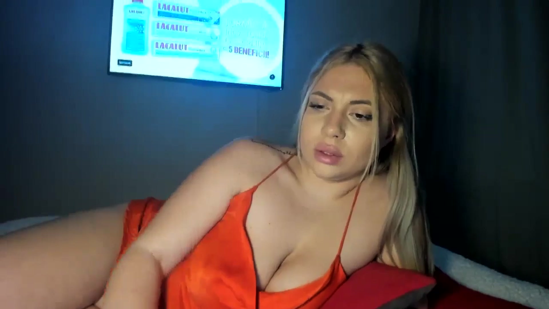 Gallery image thumbnail from SweetSmileXx's myfreecams stream on, 11/19/2024, 22:04 image 13 of 20