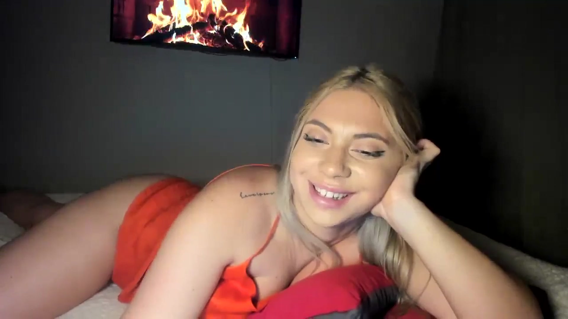 Gallery image thumbnail from SweetSmileXx's myfreecams stream on, 11/19/2024, 23:23 image 2 of 20