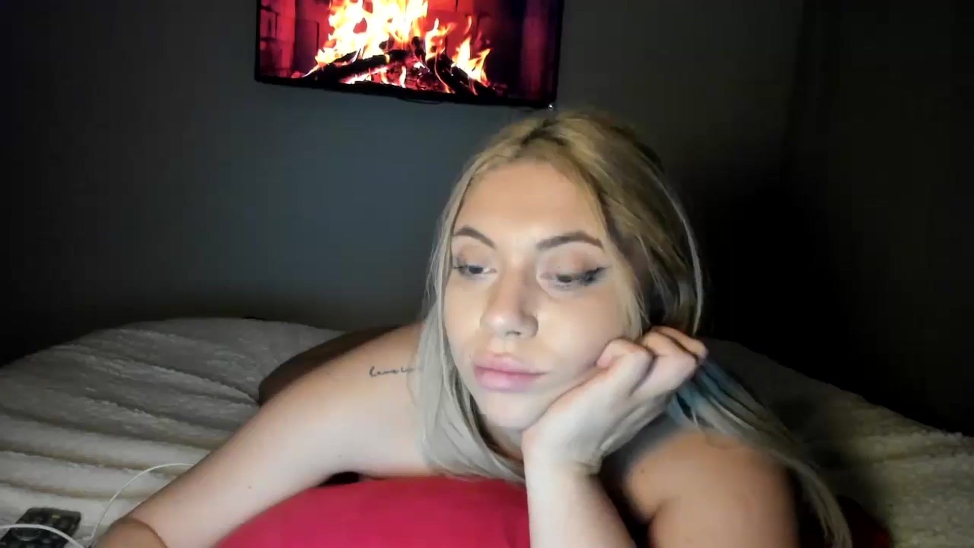Gallery image thumbnail from SweetSmileXx's myfreecams stream on, 11/20/2024, 01:22 image 11 of 20