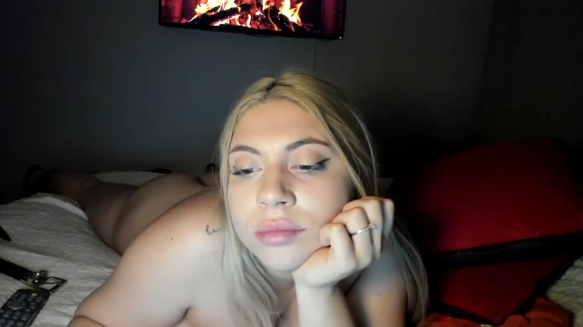 Gallery image thumbnail from SweetSmileXx's myfreecams stream on, 11/20/2024, 01:51 image 2 of 20