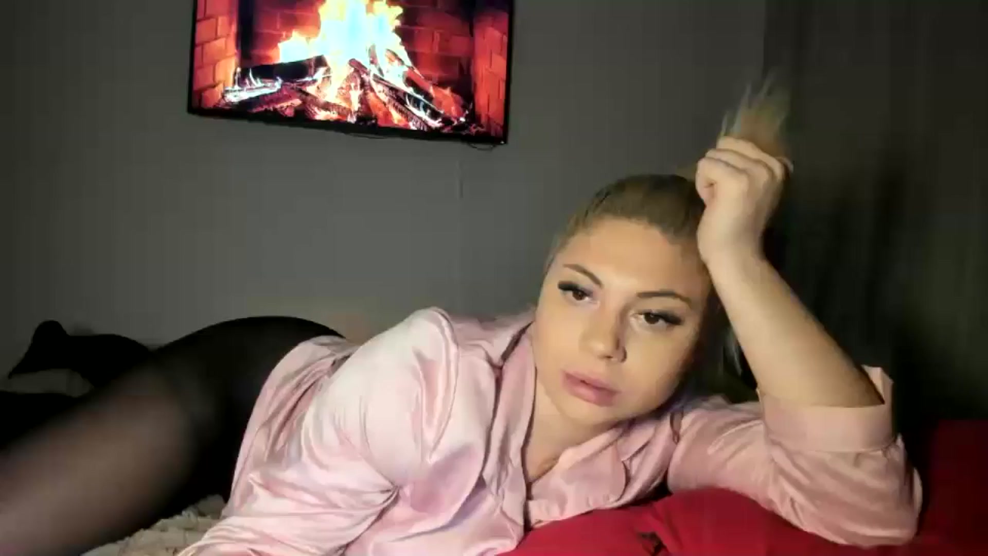 Gallery image thumbnail from SweetSmileXx's myfreecams stream on, 11/22/2024, 19:39 image 2 of 20
