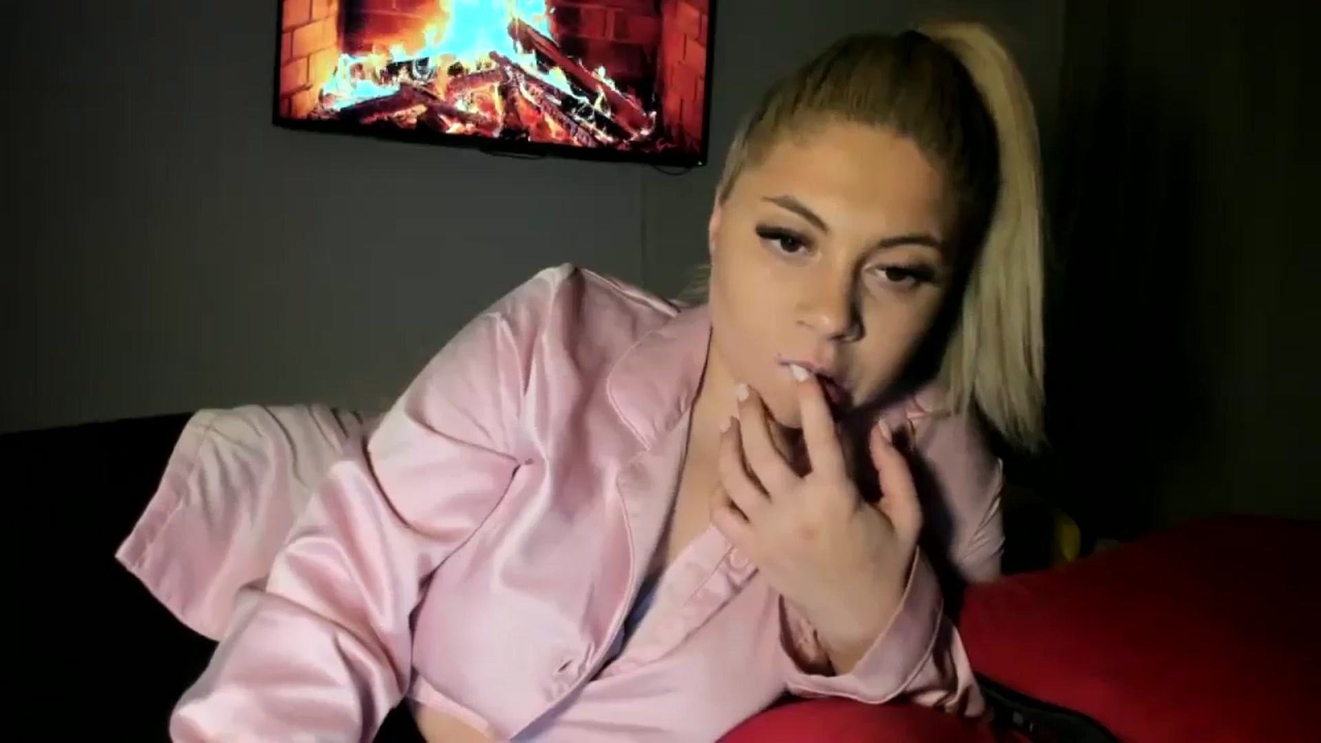 Gallery image thumbnail from SweetSmileXx's myfreecams stream on, 11/22/2024, 19:39 image 12 of 20