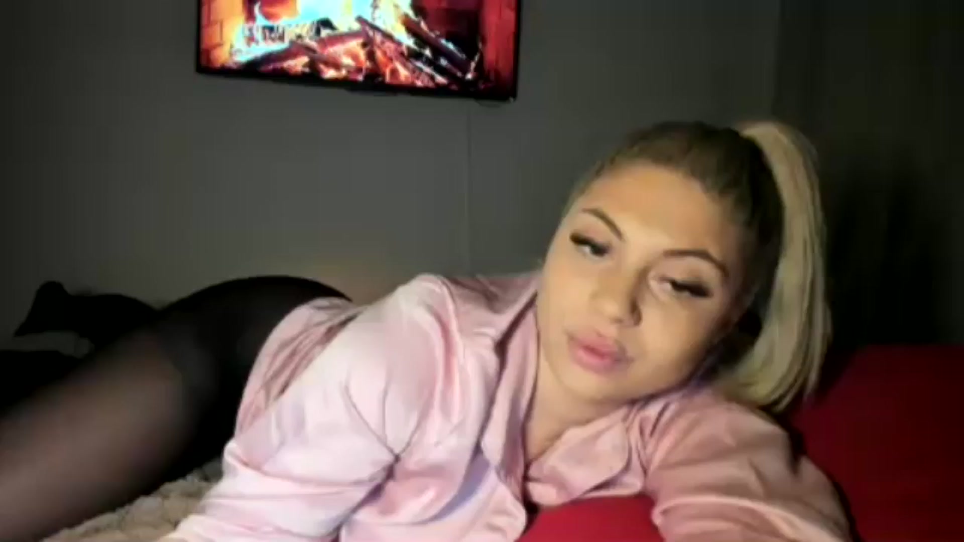 Gallery image thumbnail from SweetSmileXx's myfreecams stream on, 11/22/2024, 19:39 image 4 of 20