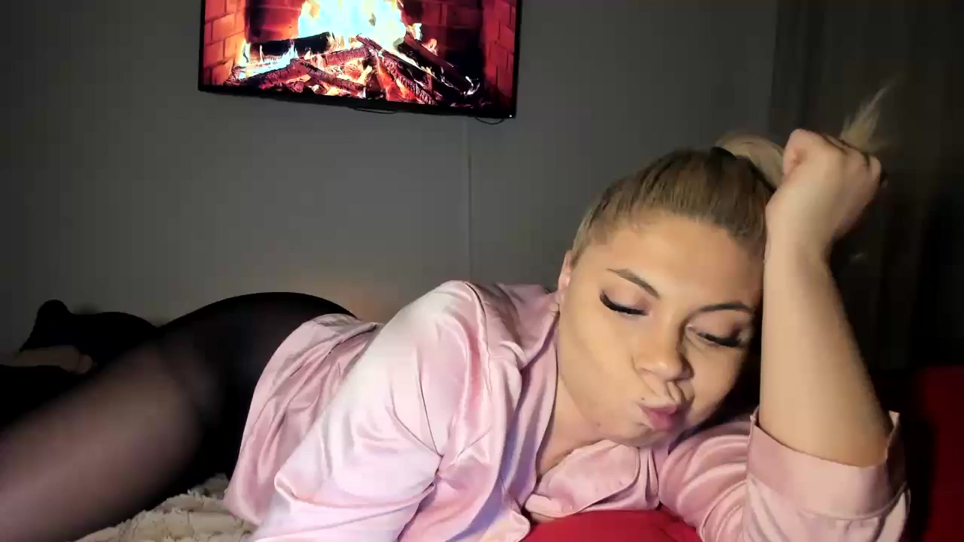 Gallery image thumbnail from SweetSmileXx's myfreecams stream on, 11/22/2024, 19:39 image 7 of 20