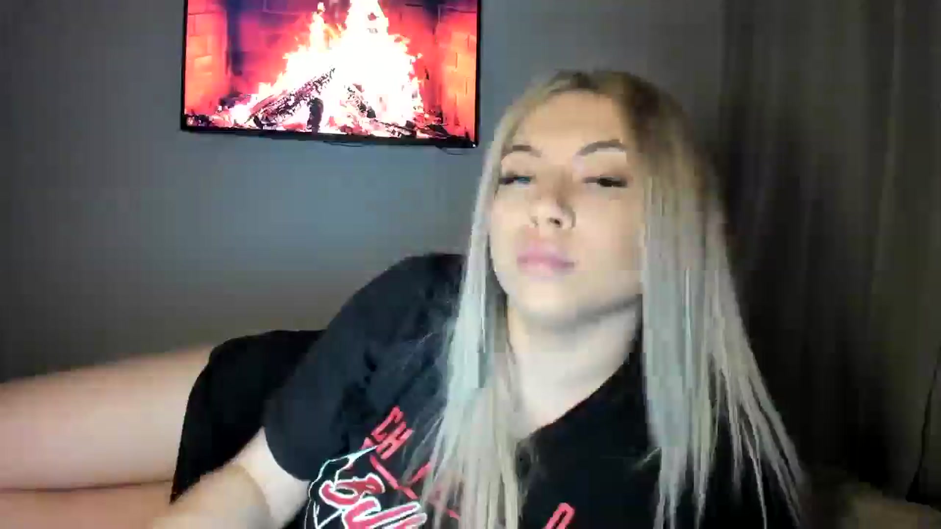 Gallery image thumbnail from SweetSmileXx's myfreecams stream on, 11/25/2024, 23:30 image 16 of 20