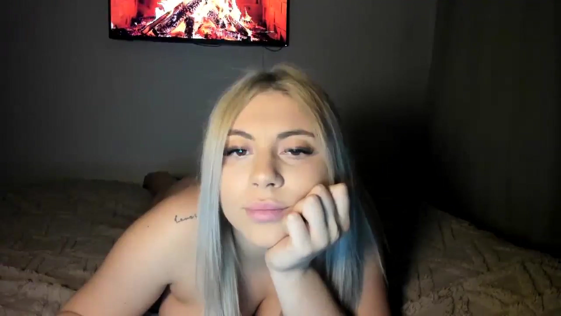 Gallery image thumbnail from SweetSmileXx's myfreecams stream on, 11/25/2024, 23:30 image 11 of 20