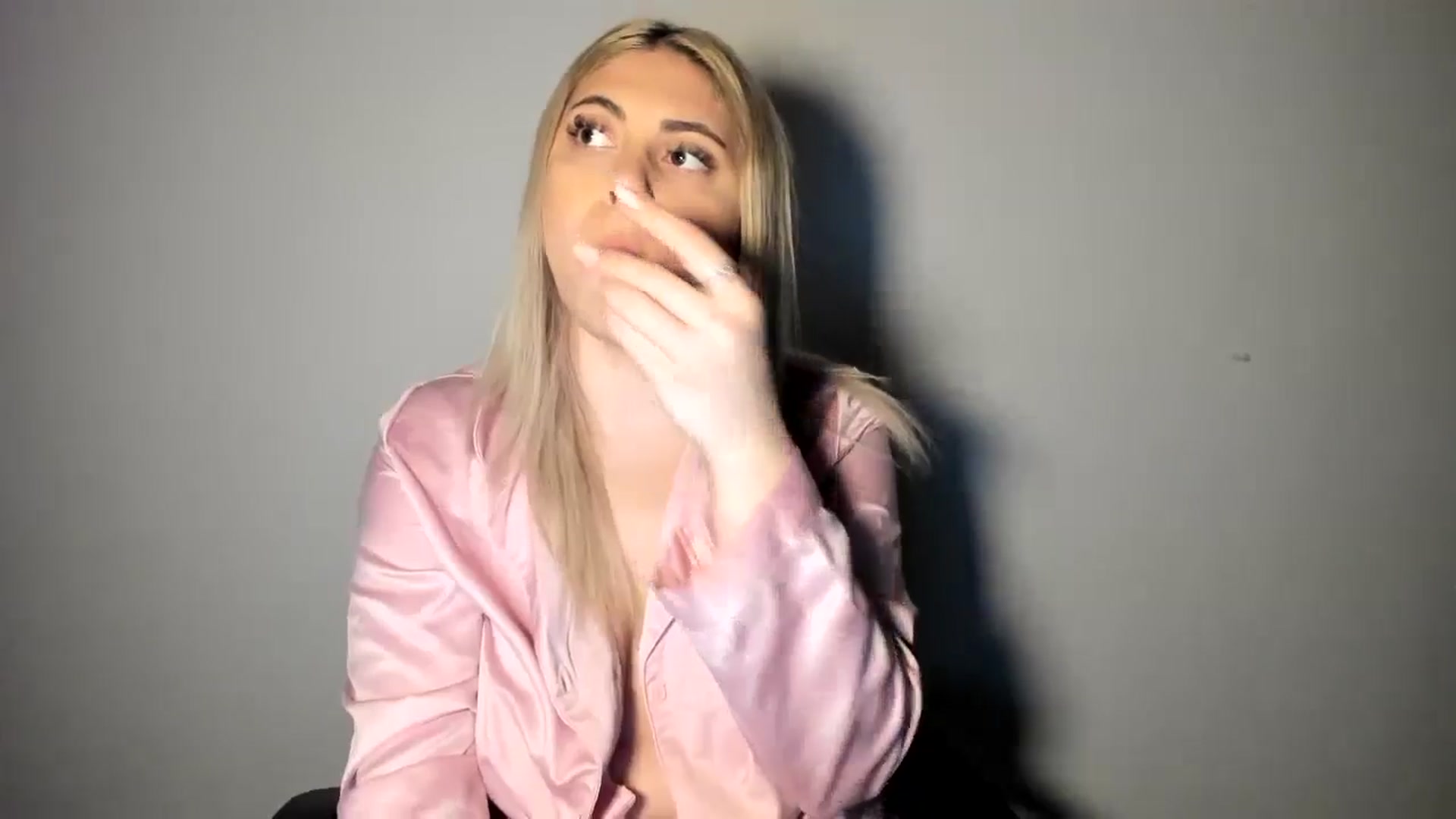 Gallery image thumbnail from SweetSmileXx's myfreecams stream on, 12/05/2024, 03:09 image 12 of 20