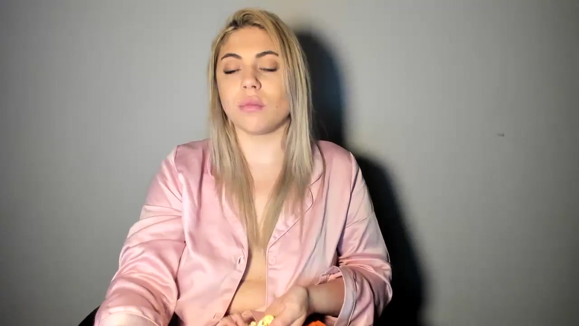 Gallery image thumbnail from SweetSmileXx's myfreecams stream on, 12/05/2024, 03:09 image 20 of 20