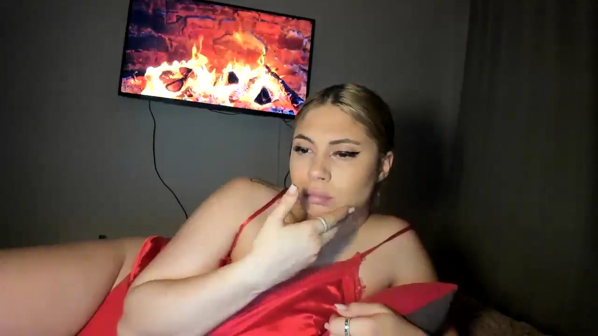 Gallery image thumbnail from SweetSmileXx's myfreecams stream on, 12/07/2024, 22:52 image 10 of 20