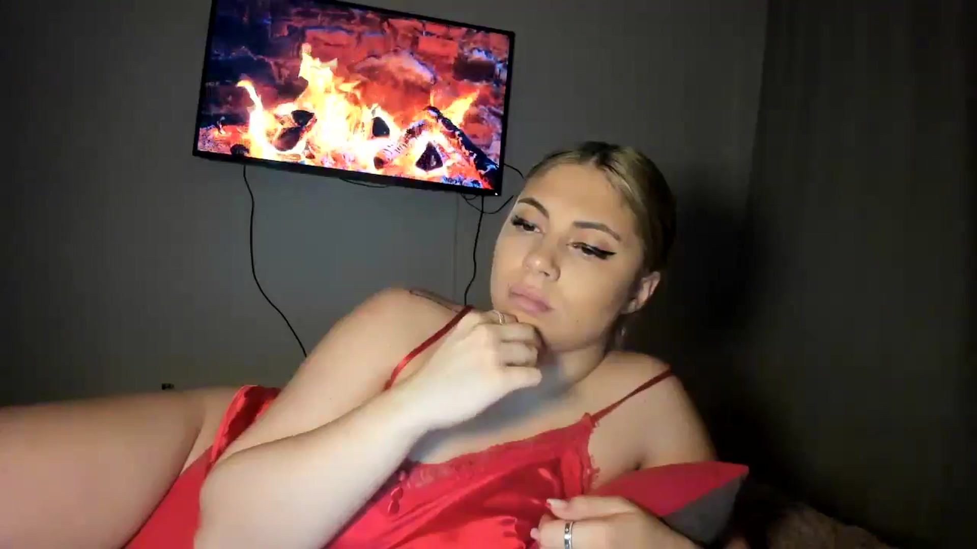 Gallery image thumbnail from SweetSmileXx's myfreecams stream on, 12/07/2024, 22:52 image 12 of 20