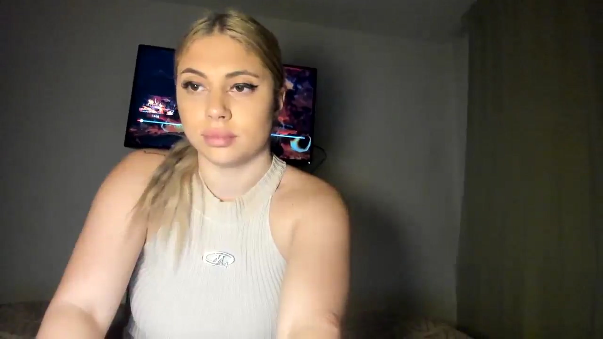 Gallery image thumbnail from SweetSmileXx's myfreecams stream on, 12/08/2024, 24:02 image 9 of 20
