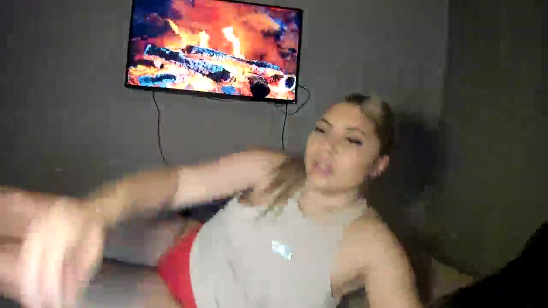 Gallery image thumbnail from SweetSmileXx's myfreecams stream on, 12/08/2024, 24:02 image 20 of 20