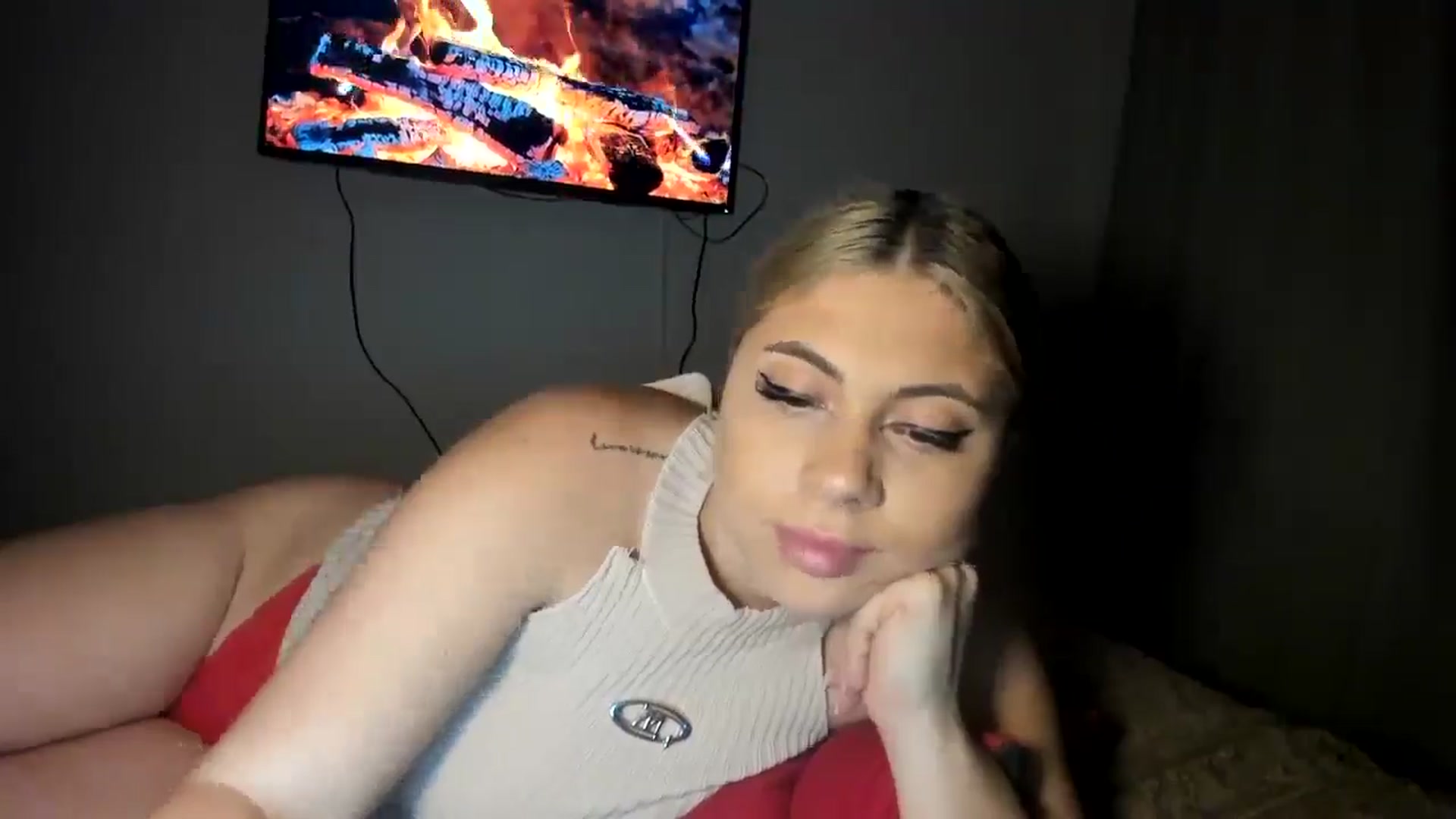 Gallery image thumbnail from SweetSmileXx's myfreecams stream on, 12/08/2024, 24:02 image 7 of 20