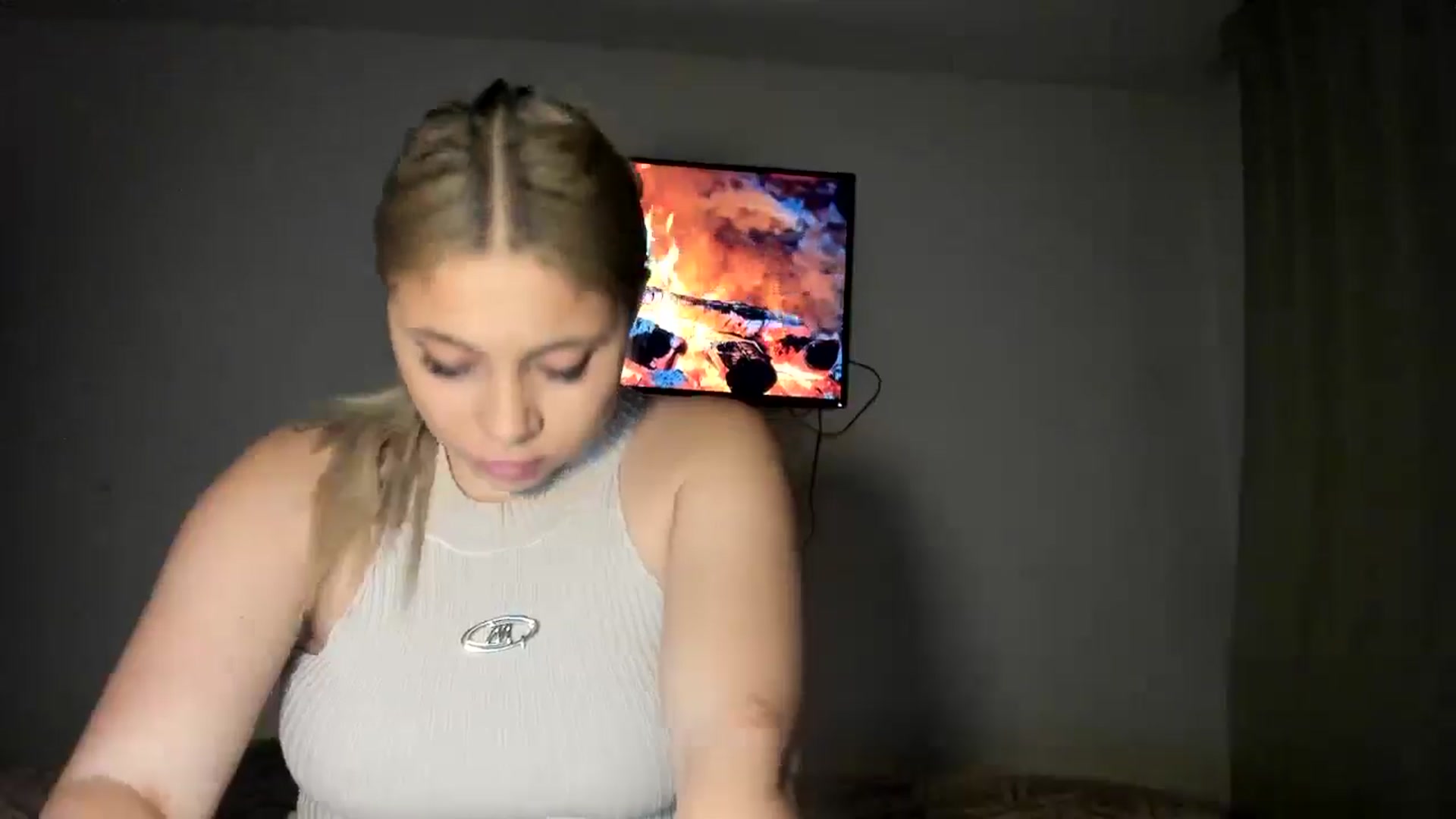 Gallery image thumbnail from SweetSmileXx's myfreecams stream on, 12/08/2024, 24:02 image 13 of 20