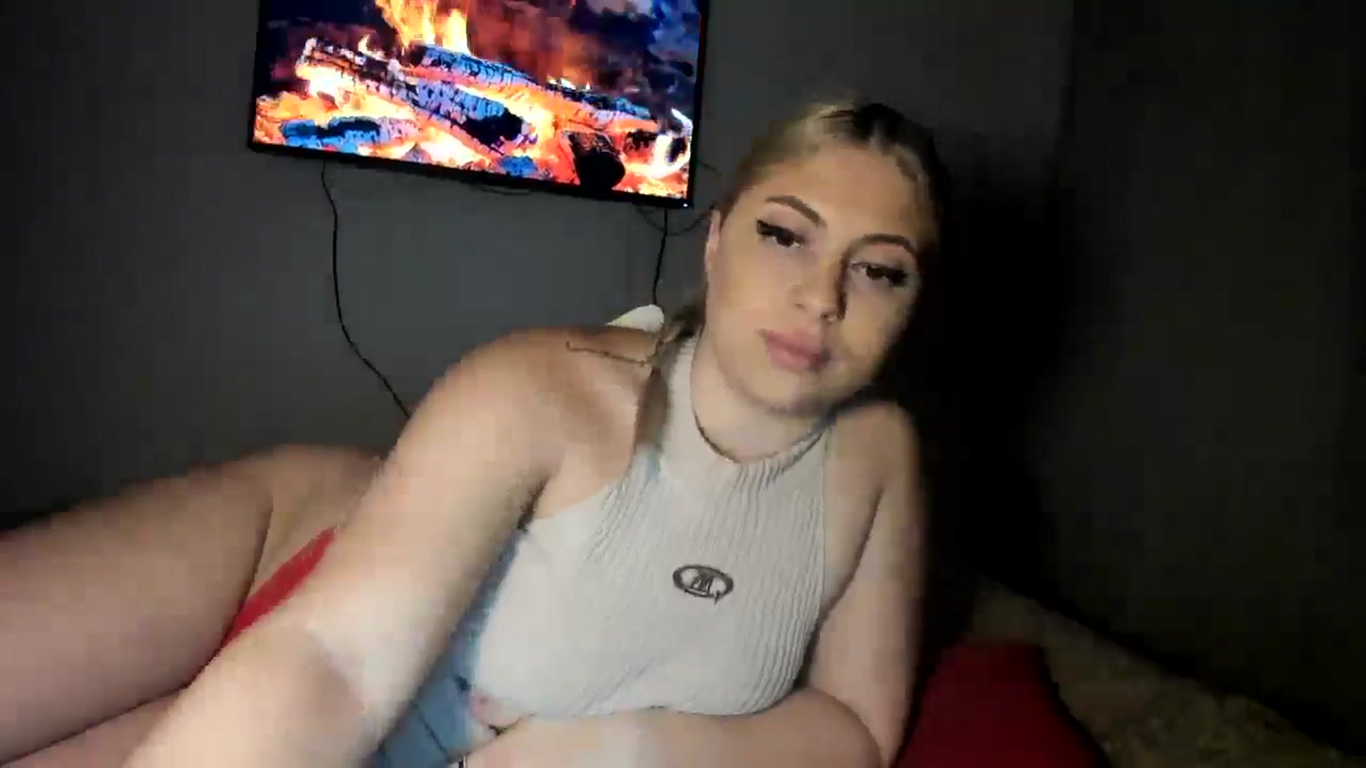 Gallery image thumbnail from SweetSmileXx's myfreecams stream on, 12/08/2024, 24:02 image 5 of 20
