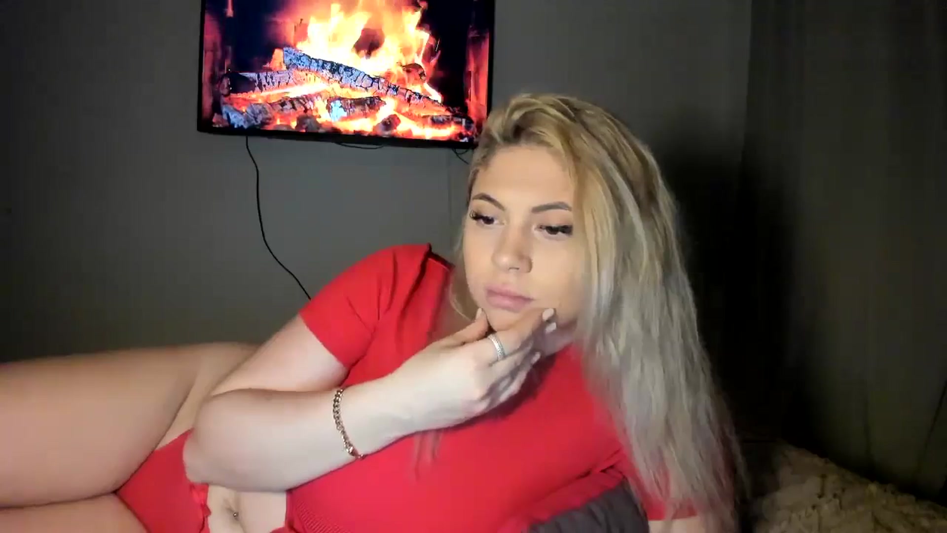 Gallery image thumbnail from SweetSmileXx's myfreecams stream on, 12/09/2024, 24:55 image 16 of 20