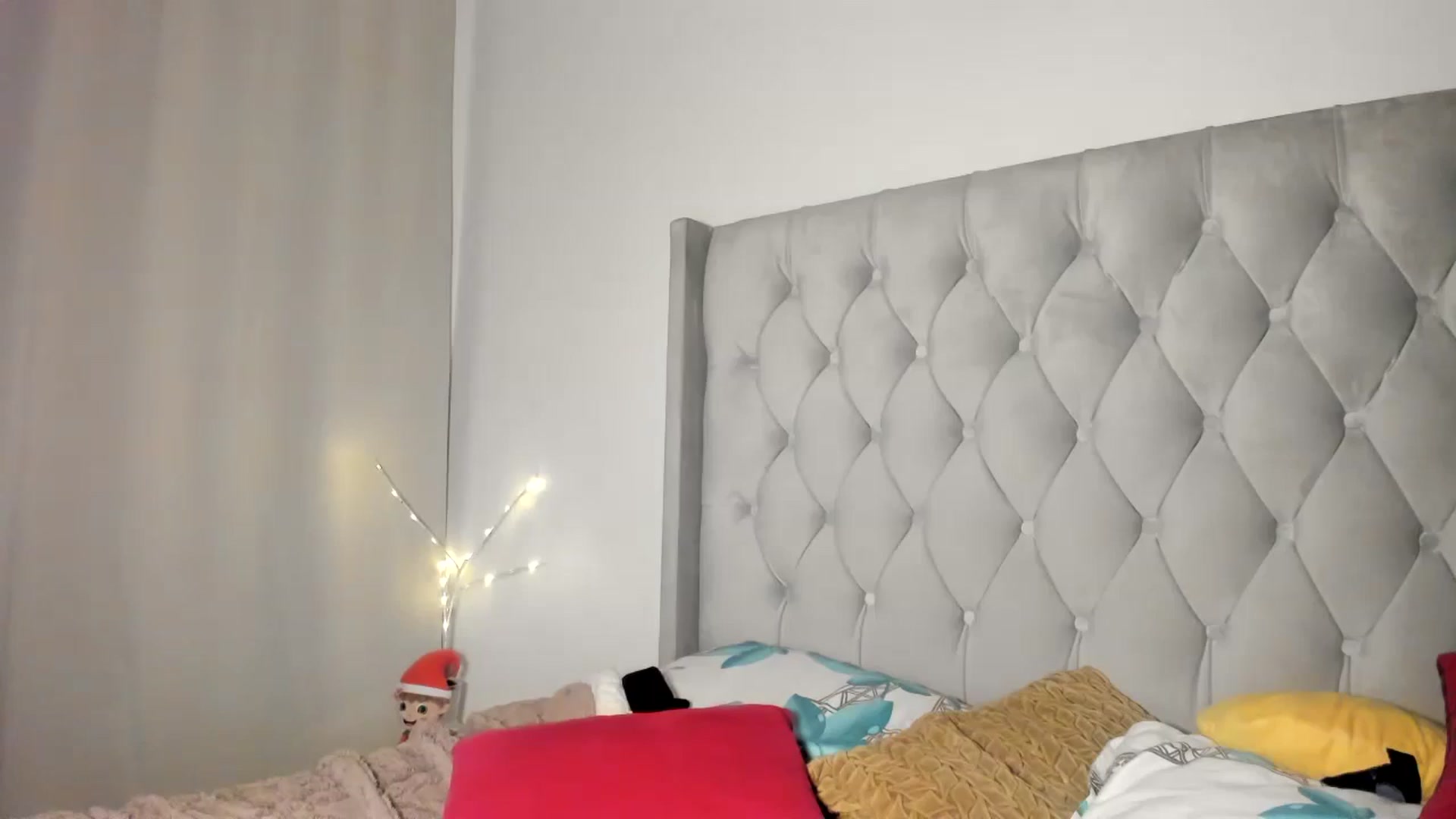 Gallery image thumbnail from SweetSmileXx's myfreecams stream on, 12/11/2024, 02:38 image 8 of 20
