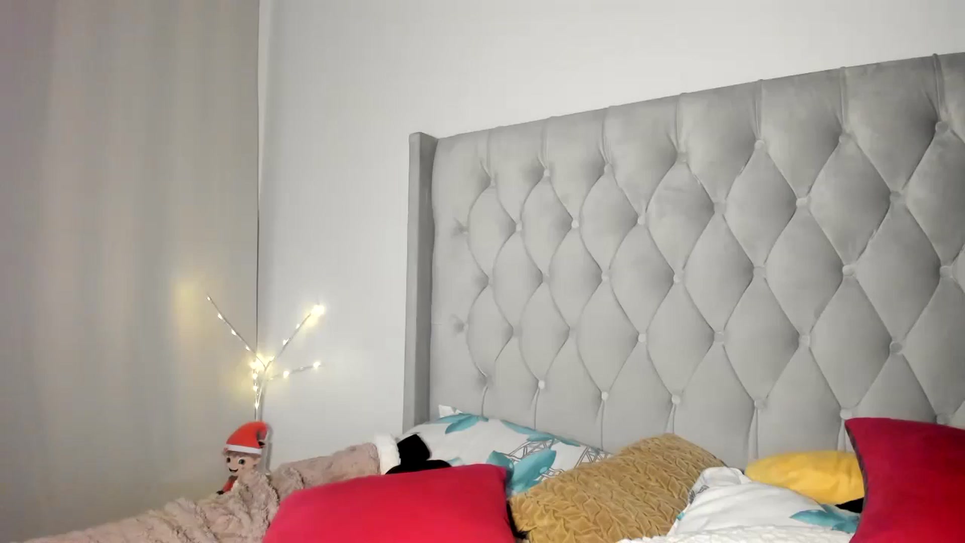 Gallery image thumbnail from SweetSmileXx's myfreecams stream on, 12/11/2024, 02:38 image 6 of 20