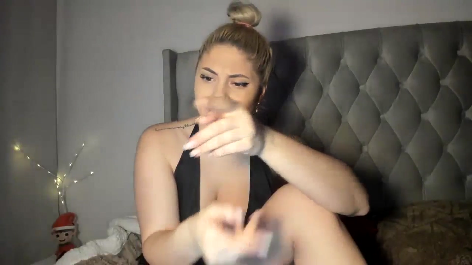 Gallery image thumbnail from SweetSmileXx's myfreecams stream on, 12/12/2024, 01:29 image 15 of 20