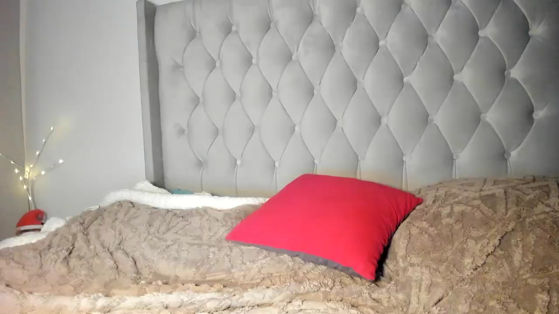 Gallery image thumbnail from SweetSmileXx's myfreecams stream on, 12/12/2024, 01:29 image 20 of 20