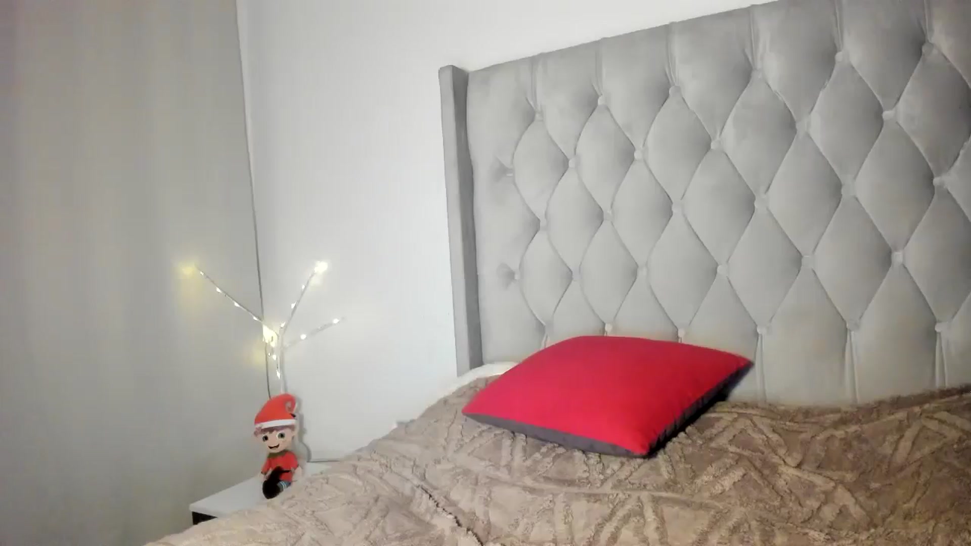 Gallery image thumbnail from SweetSmileXx's myfreecams stream on, 12/12/2024, 01:29 image 7 of 20