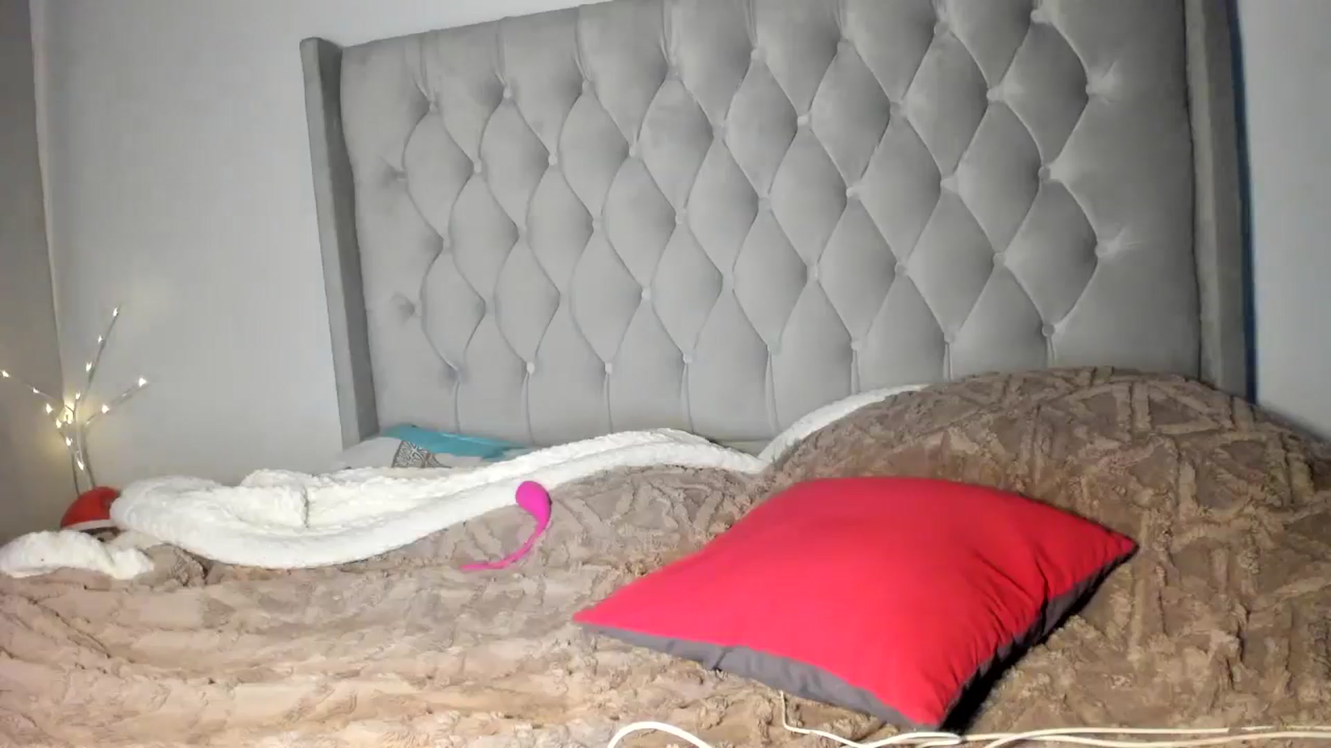 Gallery image thumbnail from SweetSmileXx's myfreecams stream on, 12/12/2024, 04:20 image 4 of 20