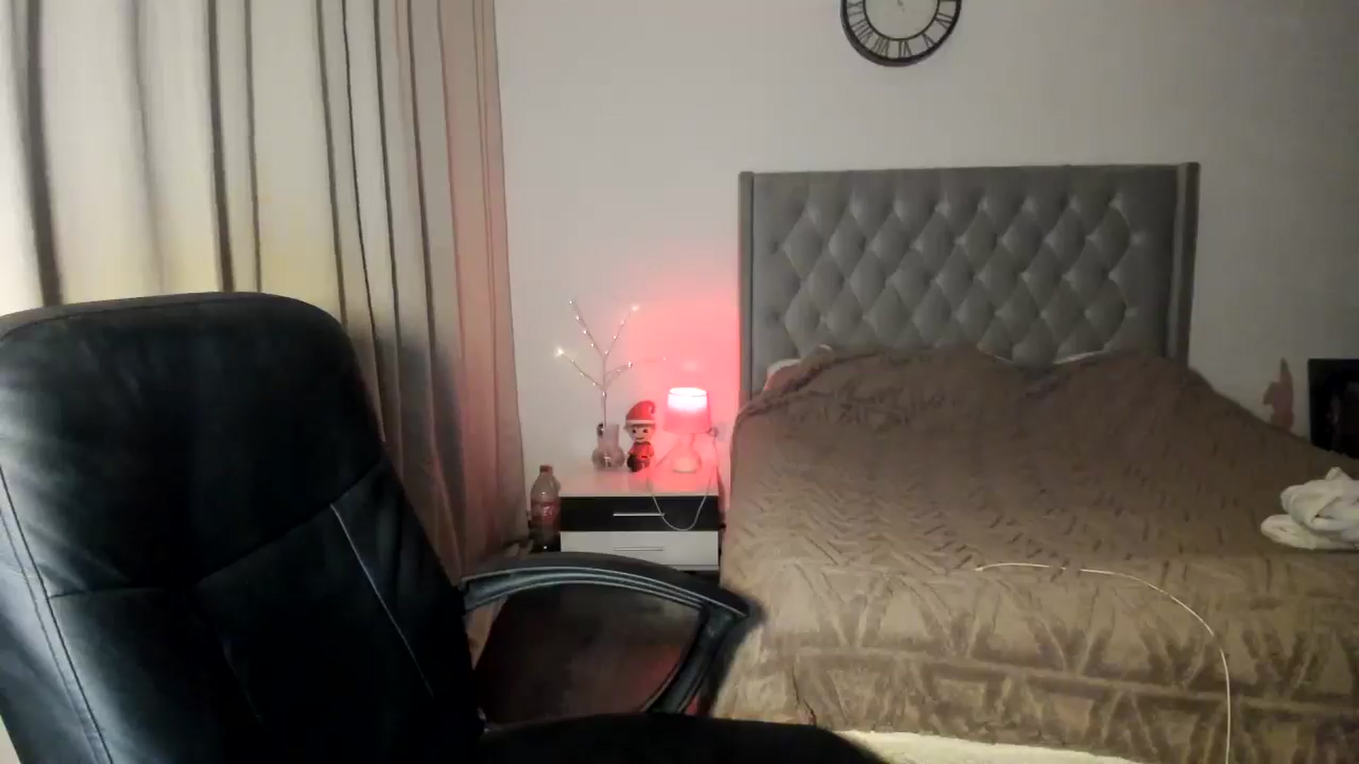 Gallery image thumbnail from SweetSmileXx's myfreecams stream on, 12/16/2024, 23:01 image 19 of 20