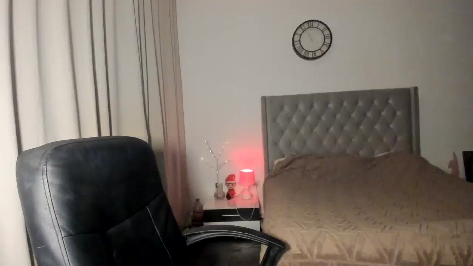 Gallery image thumbnail from SweetSmileXx's myfreecams stream on, 12/16/2024, 23:01 image 1 of 20