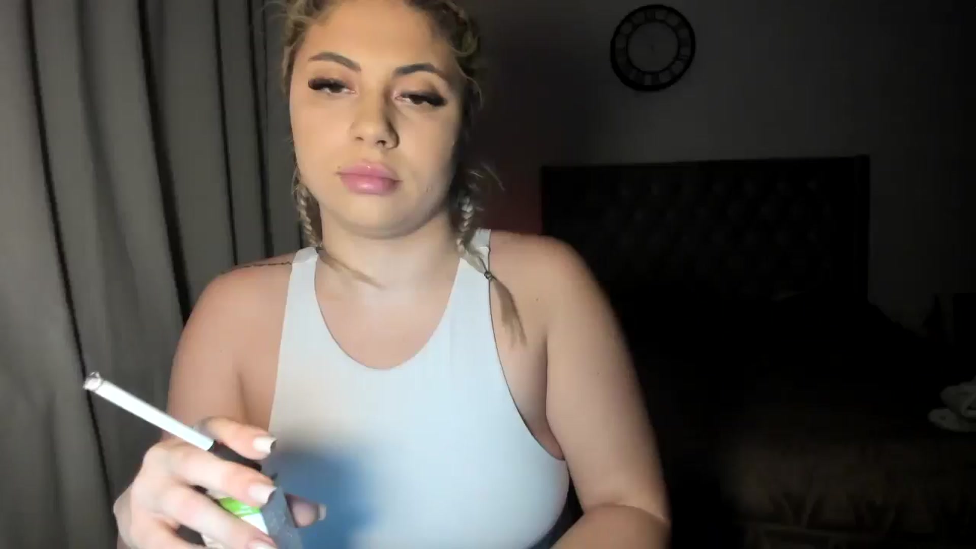 Gallery image thumbnail from SweetSmileXx's myfreecams stream on, 12/16/2024, 23:01 image 7 of 20